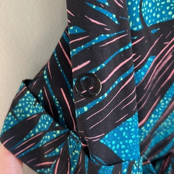 Lululemon Spring Break Away Short SZ 4 - Picture 6 of 7